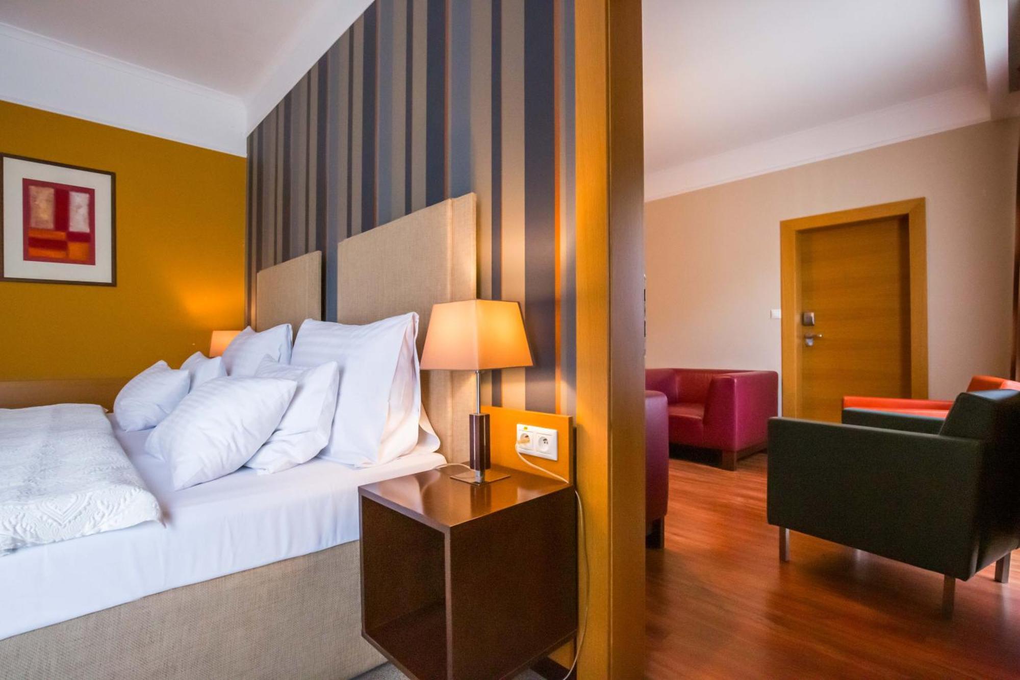 Impiq Hotel Трнава Екстериор снимка