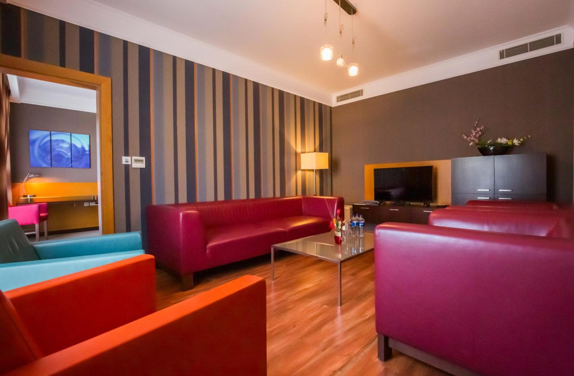 Impiq Hotel Трнава Екстериор снимка