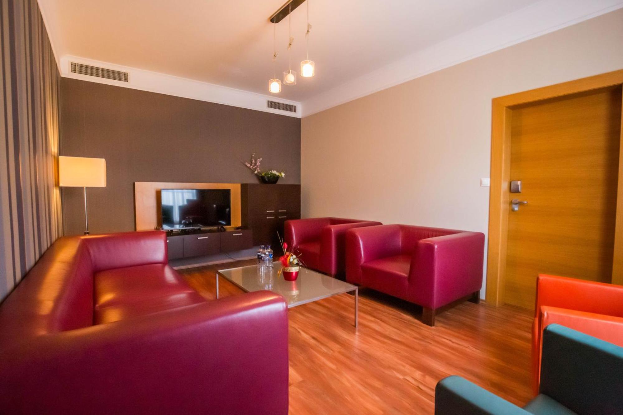 Impiq Hotel Трнава Екстериор снимка