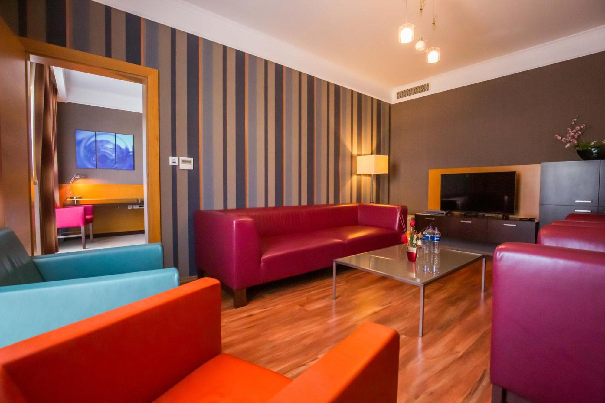 Impiq Hotel Трнава Екстериор снимка