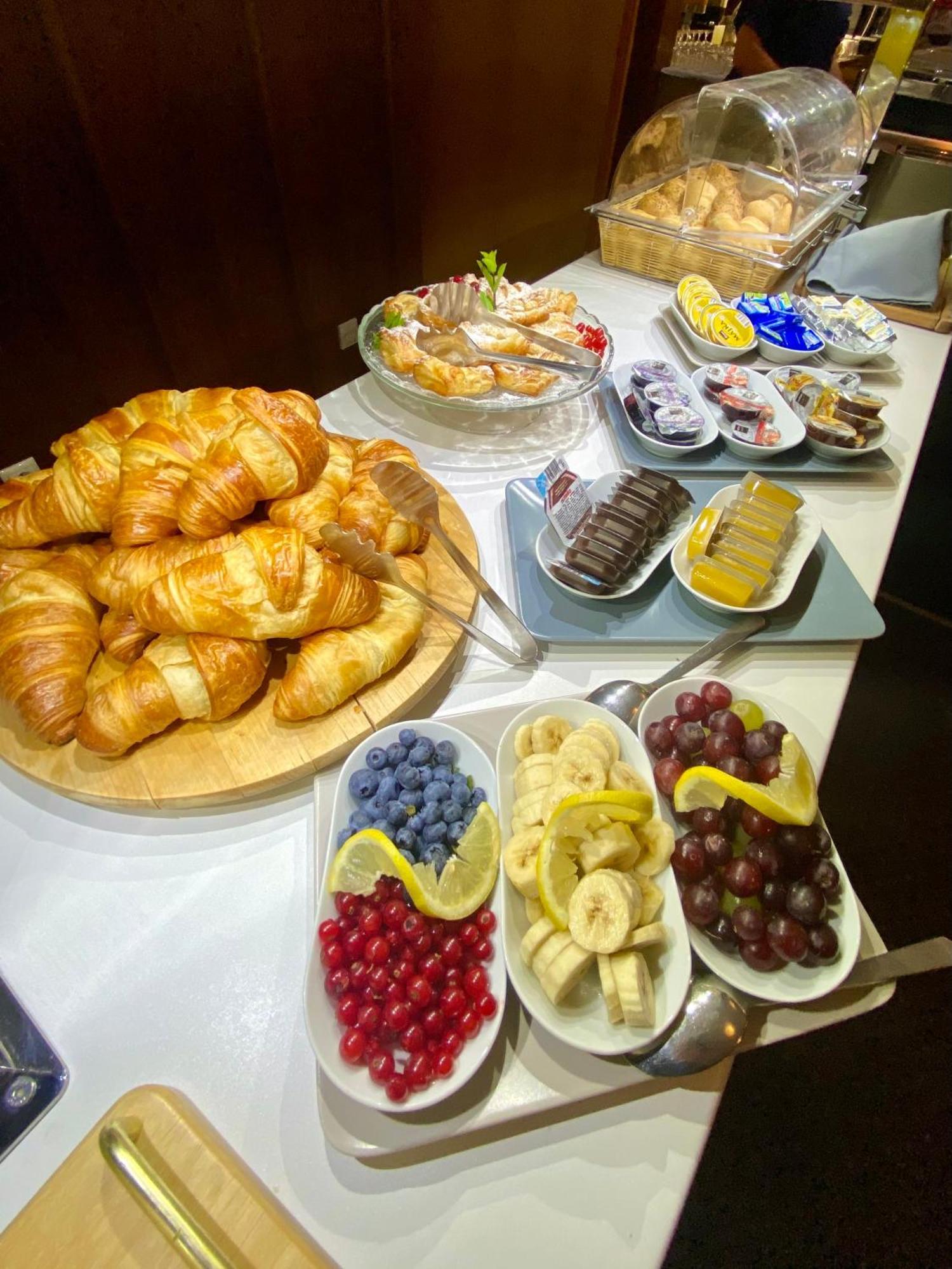 Impiq Hotel Трнава Екстериор снимка