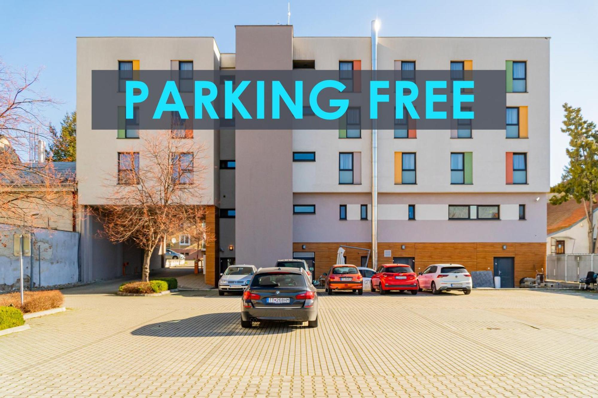 Impiq Hotel Трнава Екстериор снимка